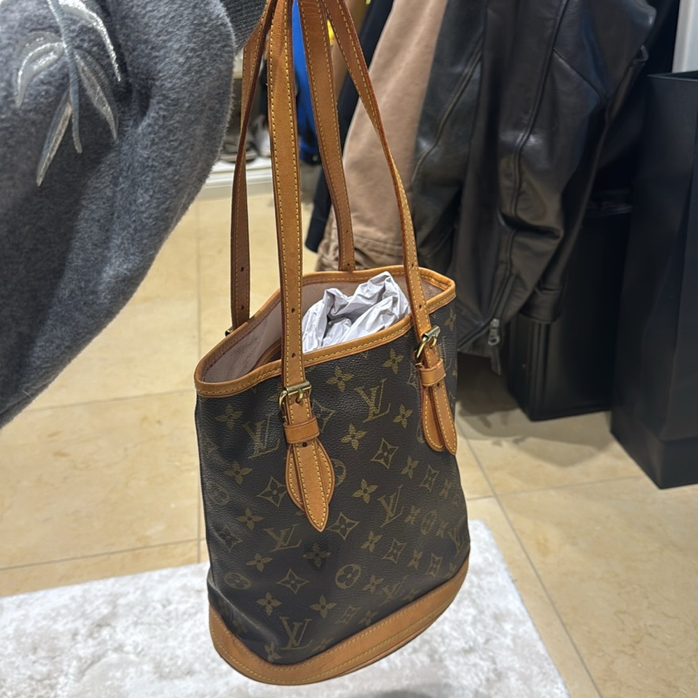 Louis Vuitton Bucket Bag - Picture 3 of 5